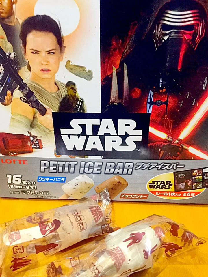 Snapdishの料理写真:プチアイスバー  ”STAR  WARS”  クッキーバニラ&チョコクッキー🍪|ch＊K*∀o(^^*)♪さん