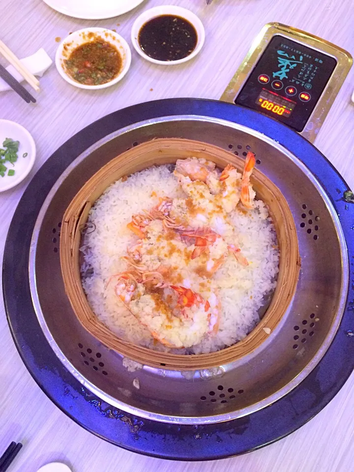 Steamed Sticky Rice w/ Prawns on Top|willklhさん