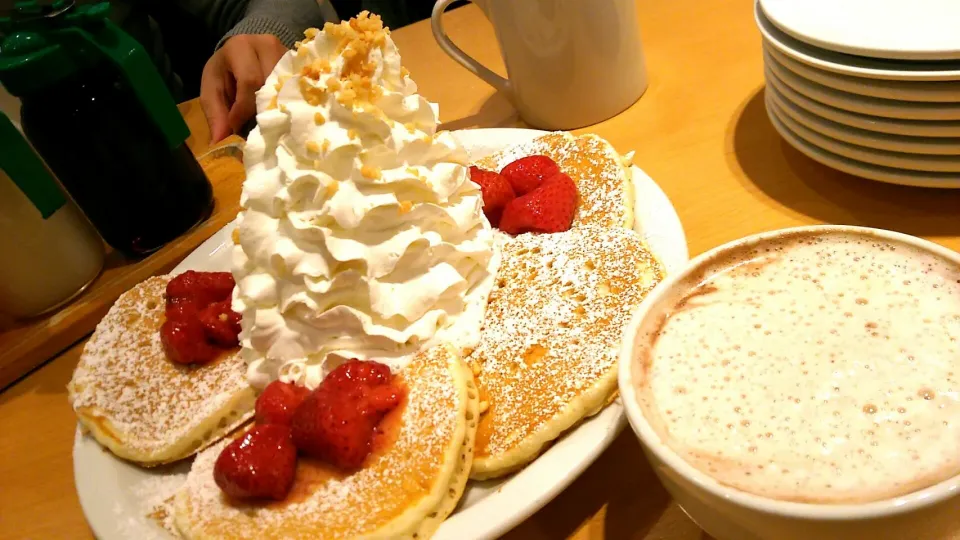 ストロベリーとココナッツとホイップクリームのパンケーキ|seaさん