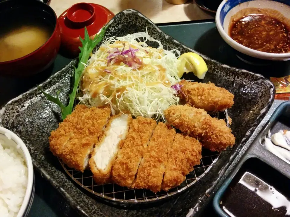 Snapdishの料理写真:とんかつ +  カキフライ👍|💖 ジジ 💖さん