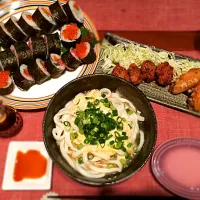 Snapdishの料理写真:卵とじうどん
海鮮海苔巻き
鶏つくね
甘辛手羽先|ゆりさん