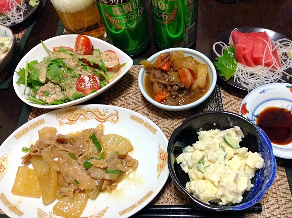 Snapdishの料理写真:豚バラ大根＆肉じゃが＆野菜サラダマグロ＆ポテトサラダ|まぐろさん