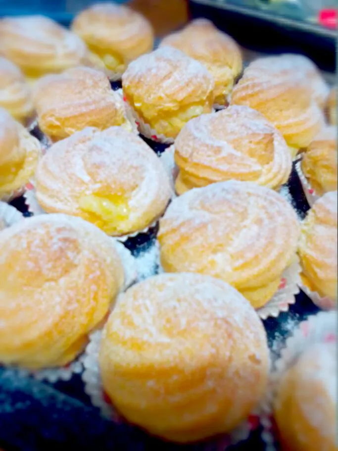 cream puff with custard filling|Dahleeya Dhuhaさん