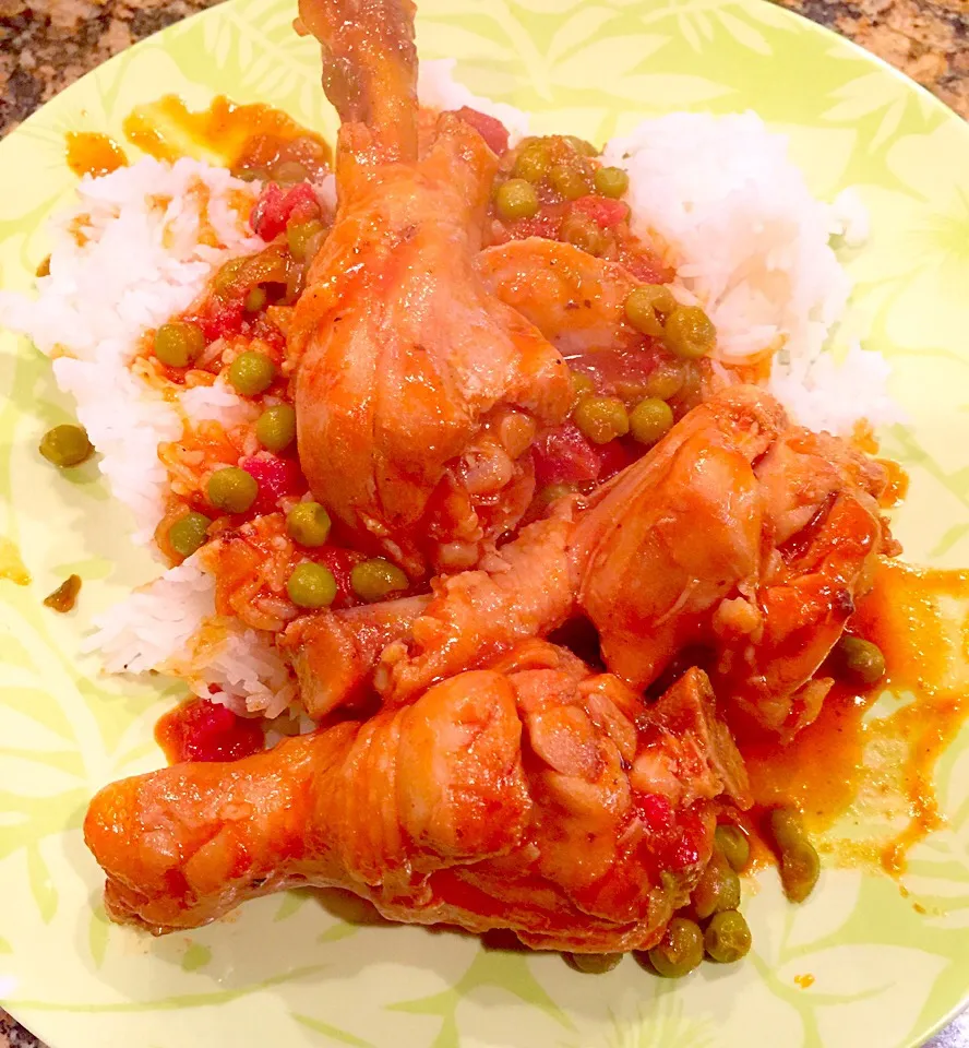 Chicken drumsticks with tomato and green peas. Mmm so good 😋😋😋|Alma's Home Kitchenさん