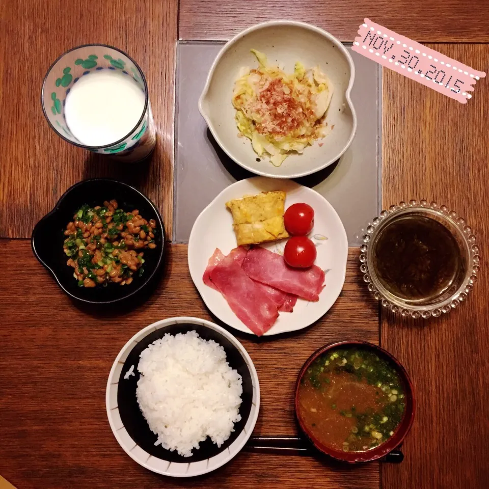 主人の朝ごはん❤︎
・卵焼きとカリカリベーコン
・茹でキャベツのおかか和え
・もずく
・納豆
・ごはん
・昨夜の鍋残り味噌汁
・ミルク|Makinsさん