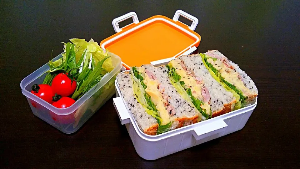 旦那弁当☆ベーコン入りチーズポテサラと豚ロースのボリュームサンド|pikyuさん