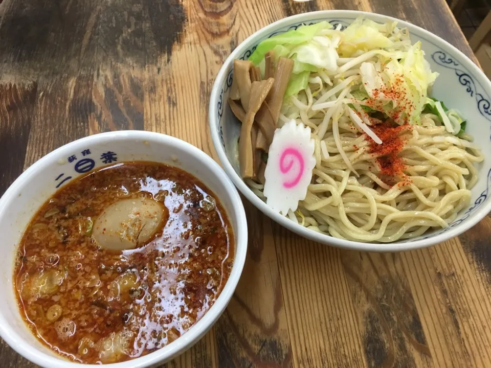 Snapdishの料理写真:激辛つけ麺(中盛、細麺、辛さup×10)＋〔トッピング〕山盛り温野菜|マロさん