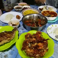 crab curry ...crapsy fry fish ... and meals....|kyawkhaingooさん