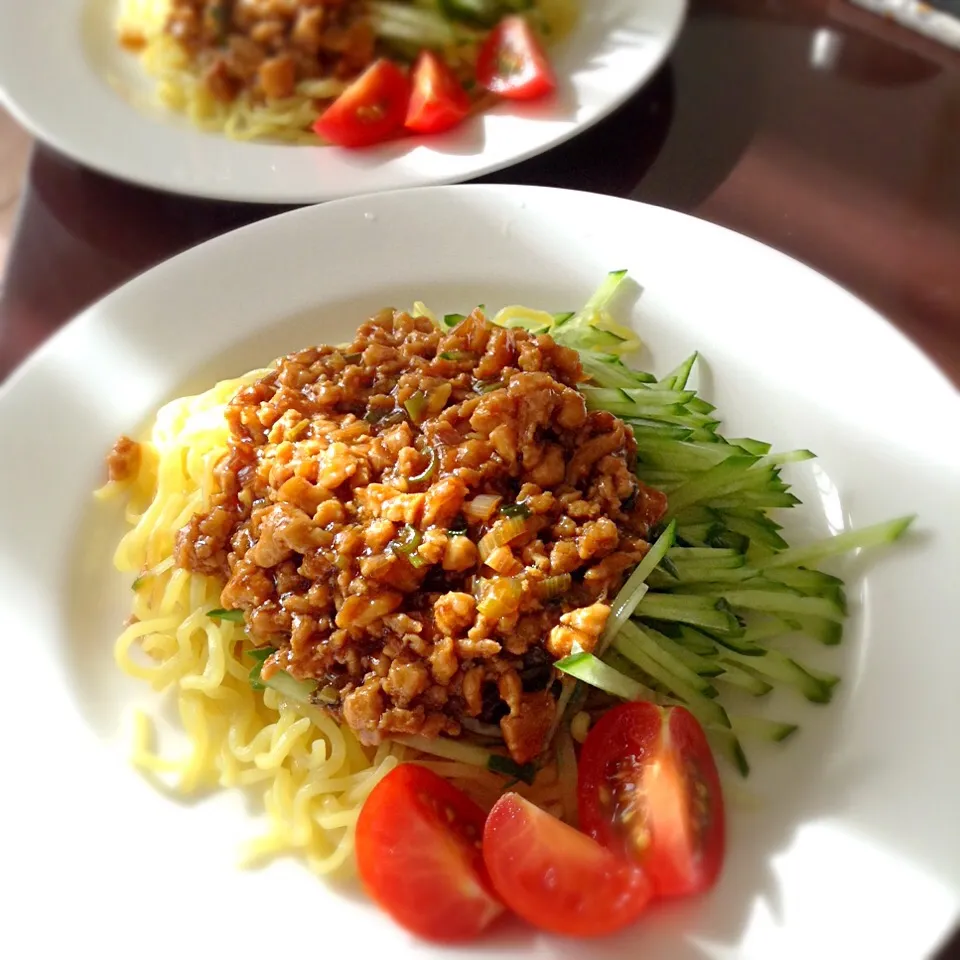 Snapdishの料理写真:鶏そぼろリメイクで 炸醤麺〜〜❗️|yukoさん