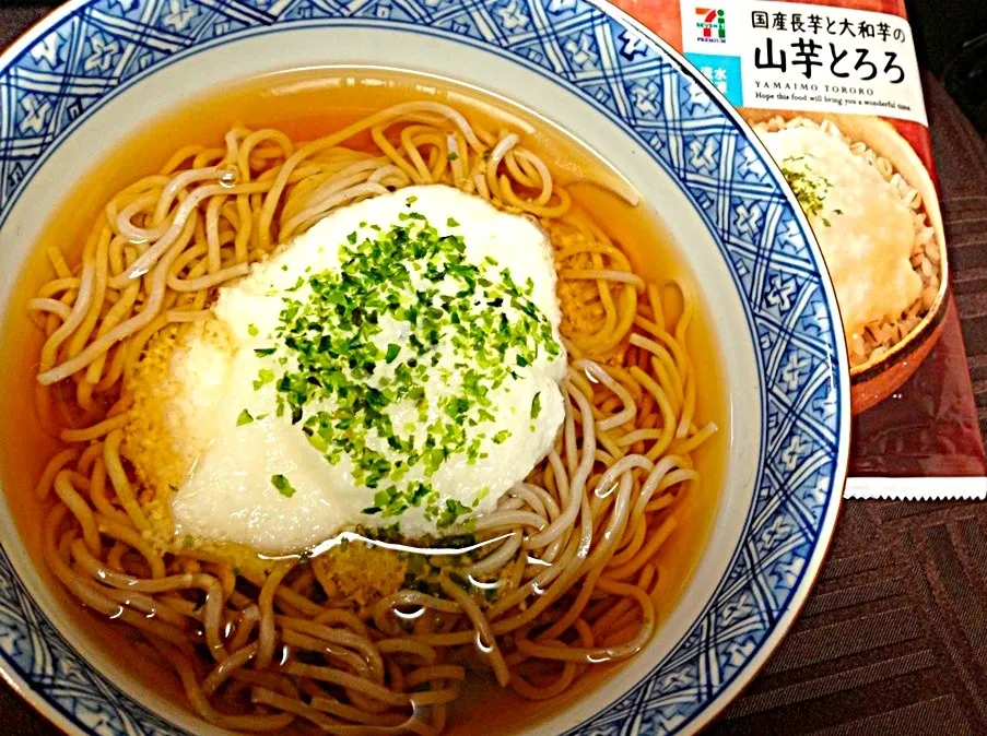 本日の母さん一人家ランチはとろろ蕎麦。セブンの冷凍とろろ便利です。|Mikoさん