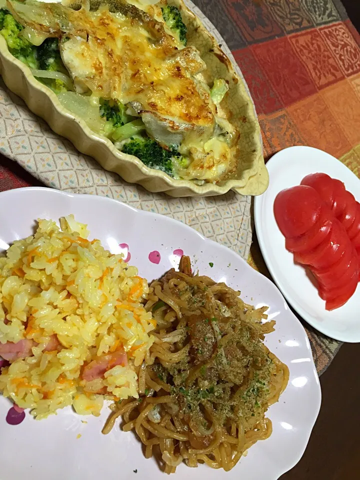 Snapdishの料理写真:鱈とブロッコリーのチーズ焼き・焼飯そば|Yuko Kisoさん