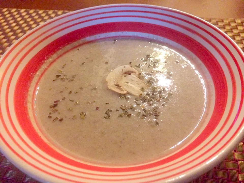 Snapdishの料理写真:Mantar Çorbası🍄ﾏﾝﾀﾙ ﾁｮﾙﾊﾞｽ Mushroom soup♨️ﾏｯｼｭﾙｰﾑのｽｰﾌﾟ|🌈Ami🍻さん