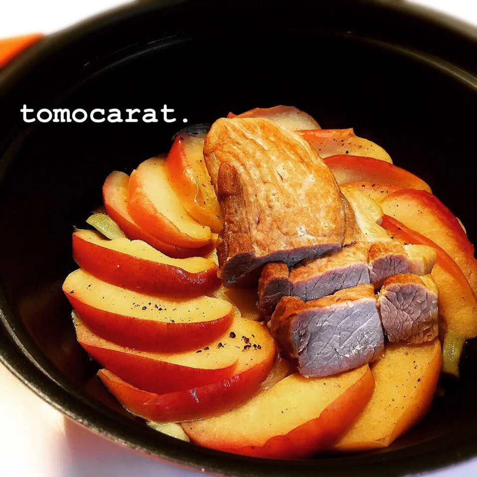 豚とじゃがいもとリンゴのポットロースト🐷🍎|tomocarat.さん