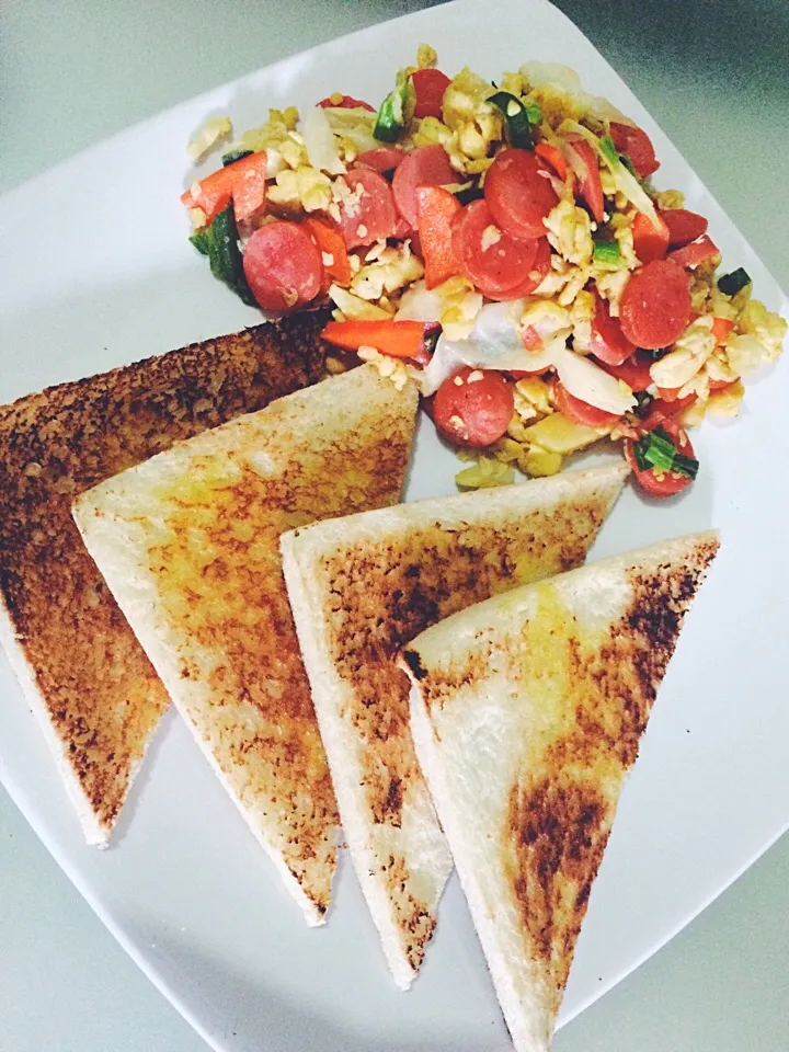 Scramble Egg with Toast ☀️|Fiully Santiniさん