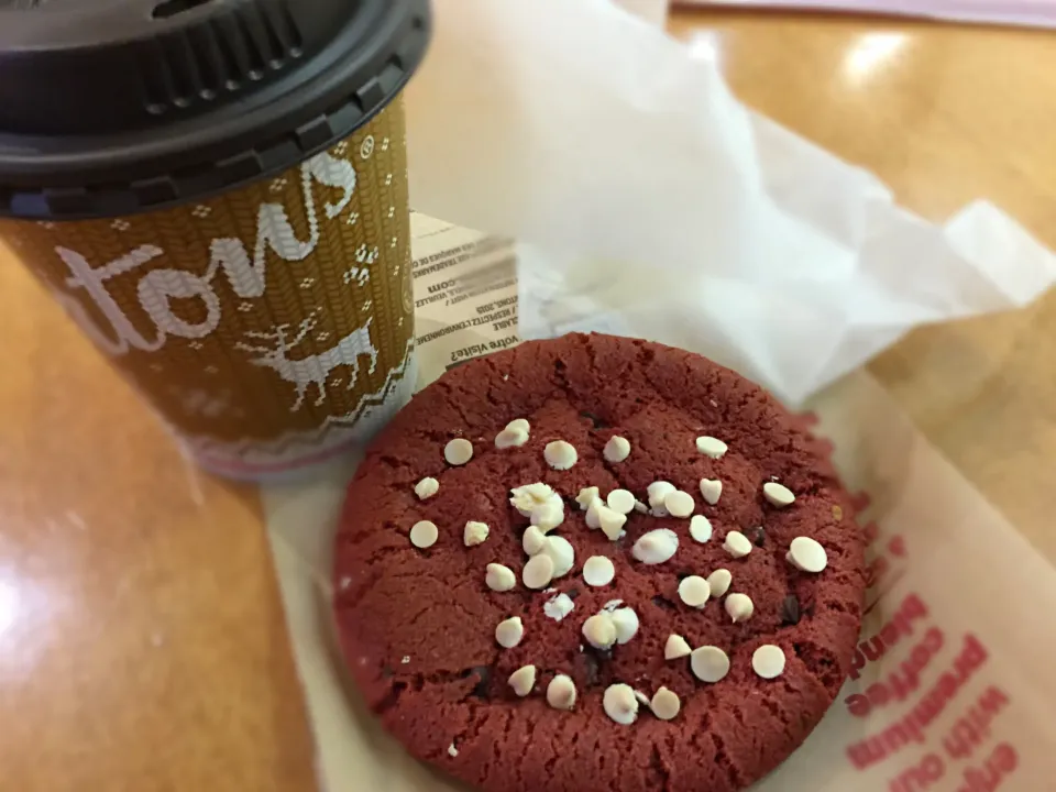 Snapdishの料理写真:Mocha and red velvet choco cookie ☕️🍪☕️🍪|prinSjさん