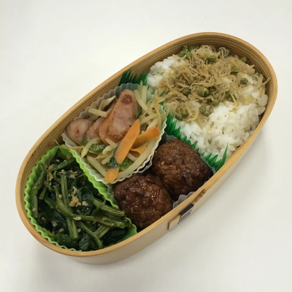 Snapdishの料理写真:弁当（肉団子、ソーセージ野菜炒め、ほうれん草ゴマ和え、ちりめん山椒）|SasaMasa213さん