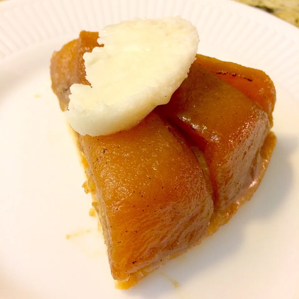 Apple Tarte Tatin with frozen yogurt vanilla ice.|Nanaさん