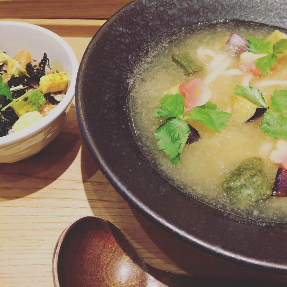 お昼ごはん みぞれあんかけうどんとアボカドサーモン丼|gintanさん