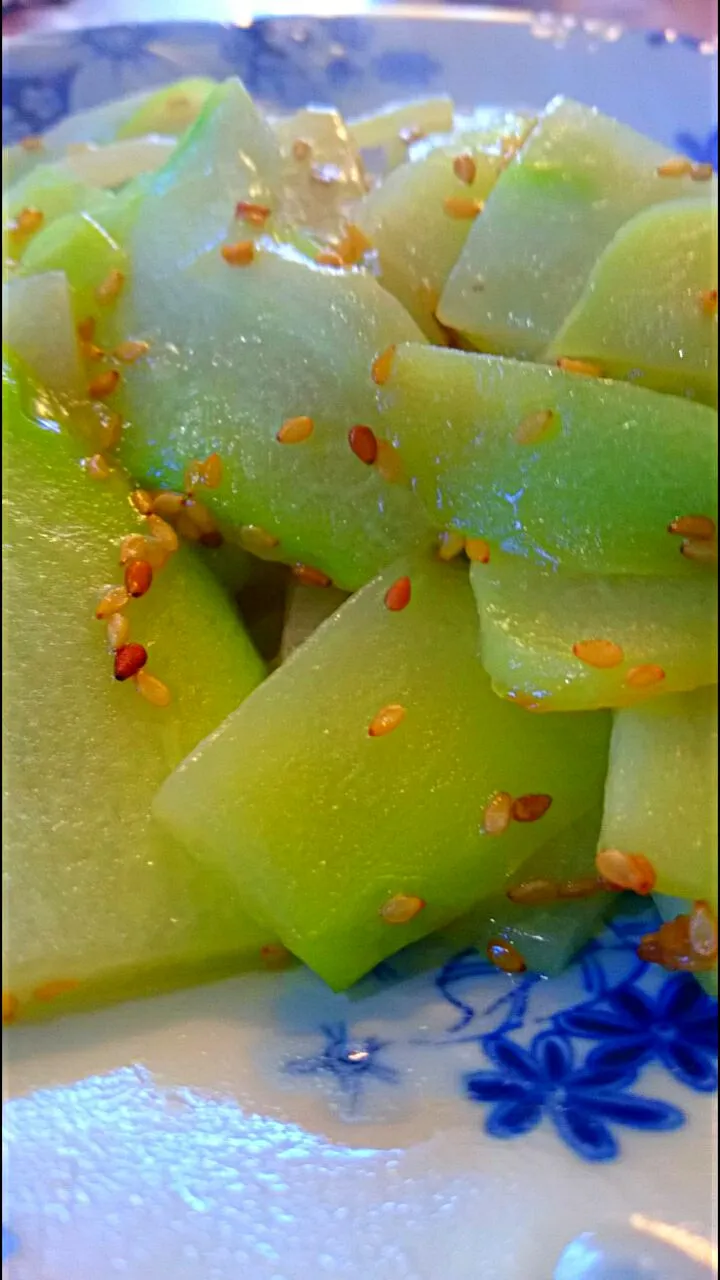 シャキシャキ 隼人瓜の炒めもの🍀
昆布だし、胡麻油、炒り胡麻でシンプルに💗|メイメイda.さん