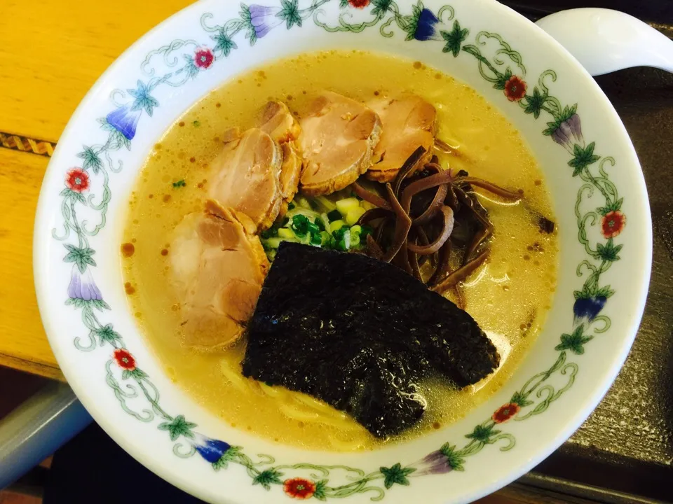 Snapdishの料理写真:とんこつチャーシュー麺(塩系) @鹿児島|THE SUNSEAさん