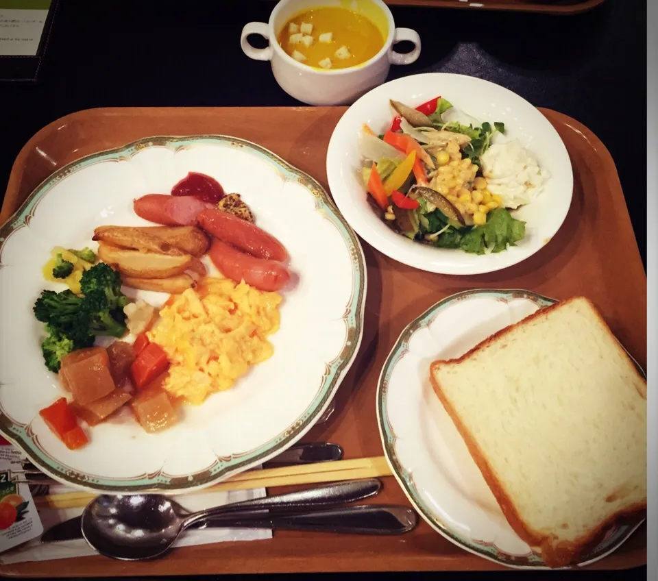 Snapdishの料理写真:朝食ビュッフェ|gtuさん