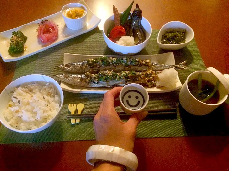 Snapdishの料理写真:Today's Dinner🍴前菜･秋刀魚の葱だれ焼き･茄子とﾋﾟｰﾏﾝの揚げ浸し･12穀米･小松菜のお味噌汁･めかぶ|🌈Ami🍻さん