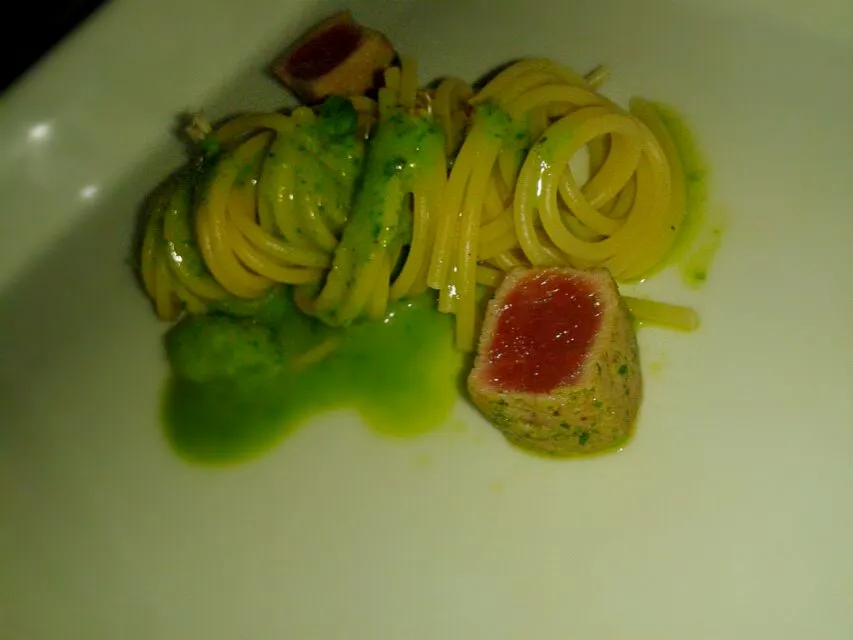 rare serlion steak and pesto pasta #plated|hungry_picassoさん