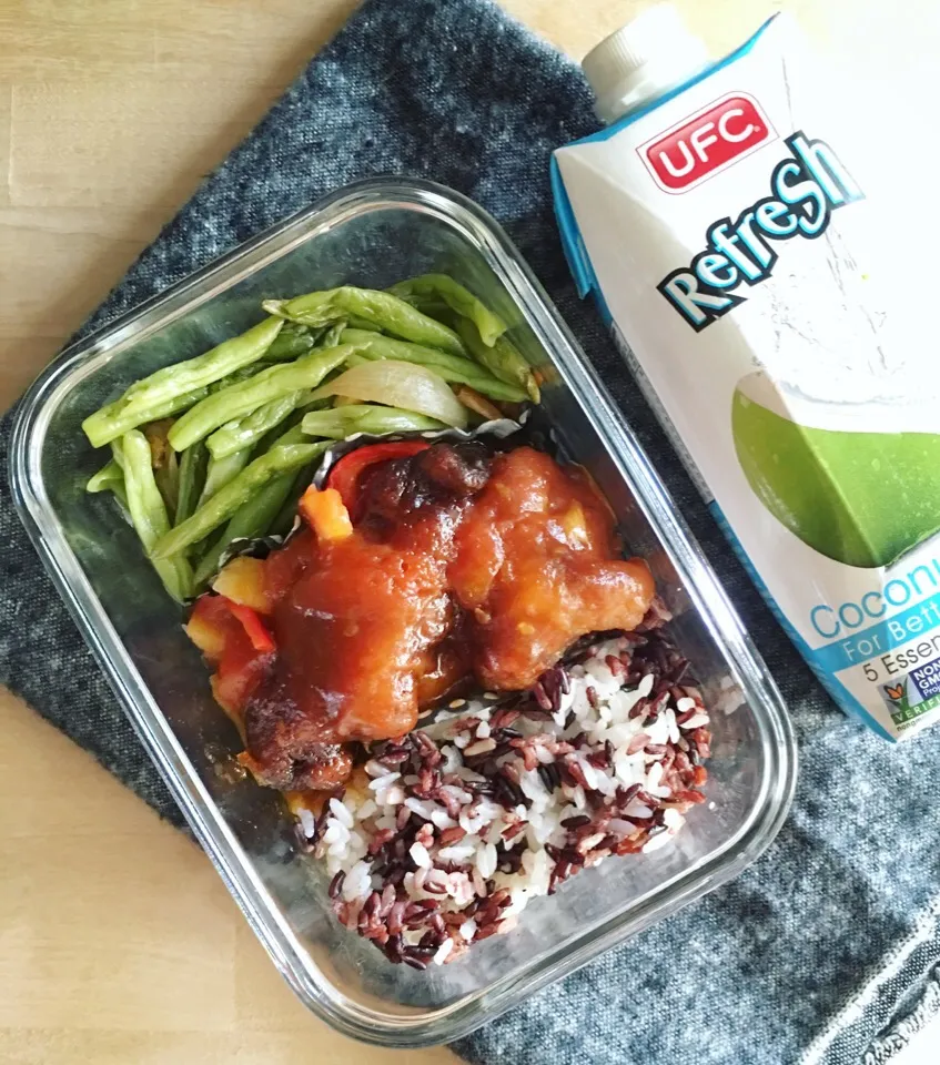 Bento of sweet & sour pork, stirfried French beans, multigrain rice. Coconut water on the side|coxiella24さん