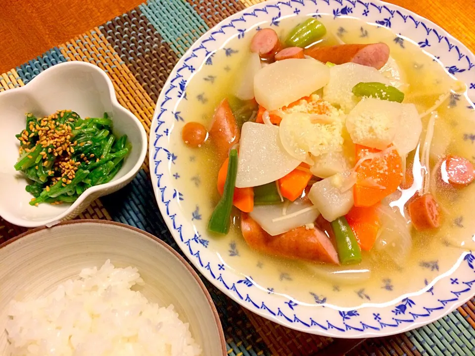 野菜たっぷり！カブとソーセージのスープ煮込み、ほうれん草のごまサラダ|あんなさん