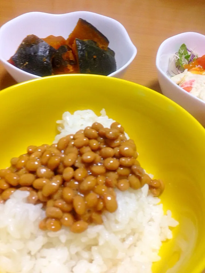 Snapdishの料理写真:かぼちゃの煮物と納豆ご飯|Kasumiさん