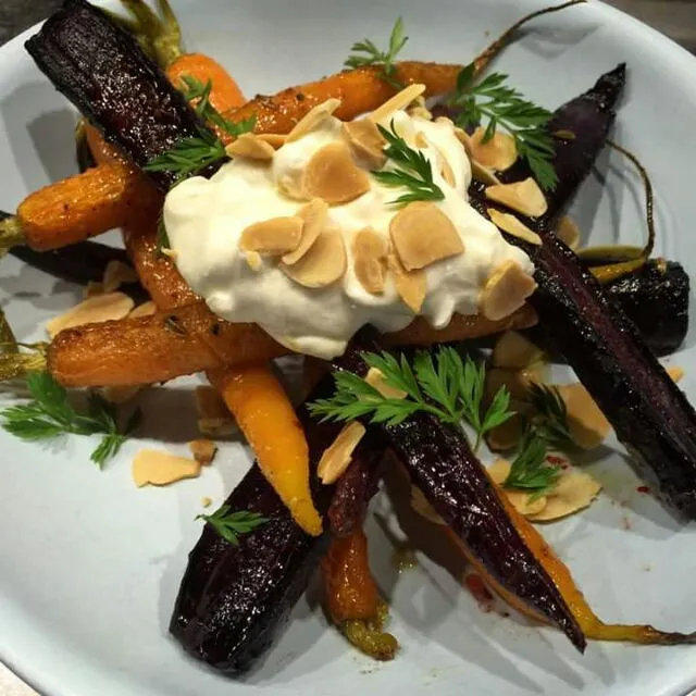 ROASTEDCARROTS
 LABNEH 
  PRESERVED LEMON
    ALMONDS|CHUENCHAIさん