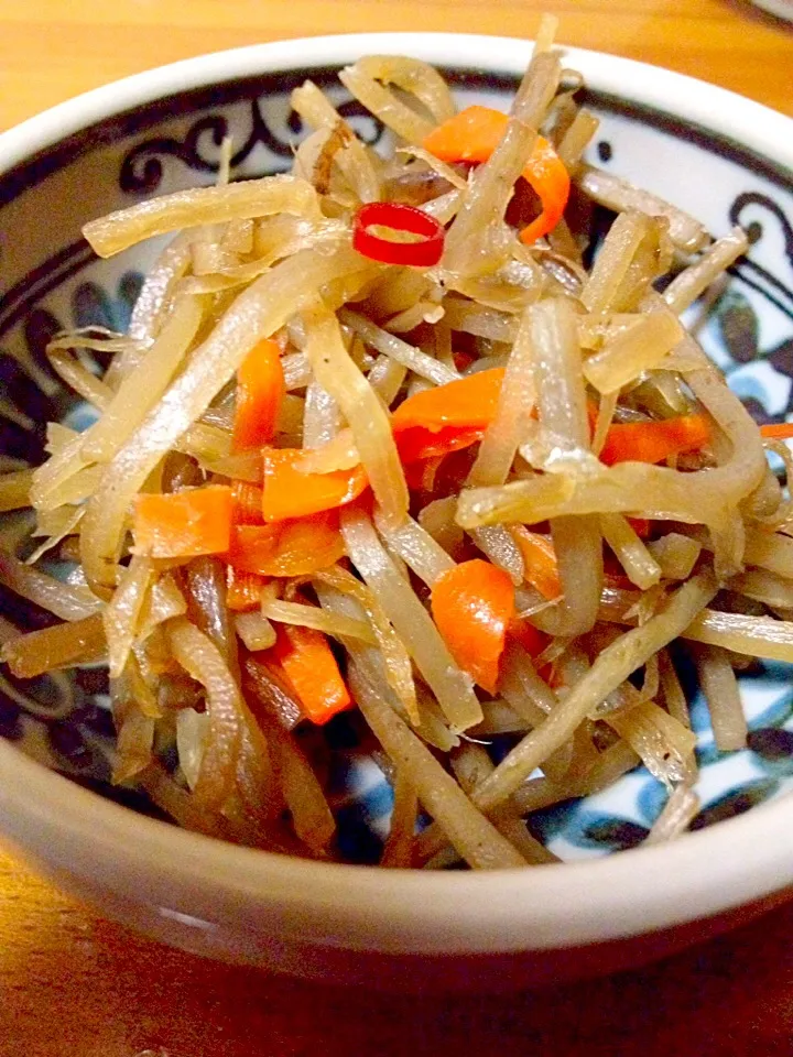 ピリ辛きんぴらごぼう🍚砂糖甘めでご飯が進みます😋|まいりさん