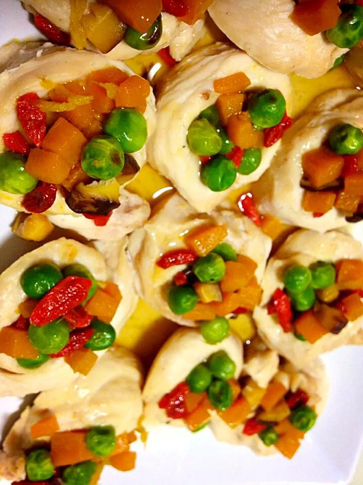 Chicken Rolls with pumpkins, mushrooms, green bean, wolf berries|Tari's Kitchenさん