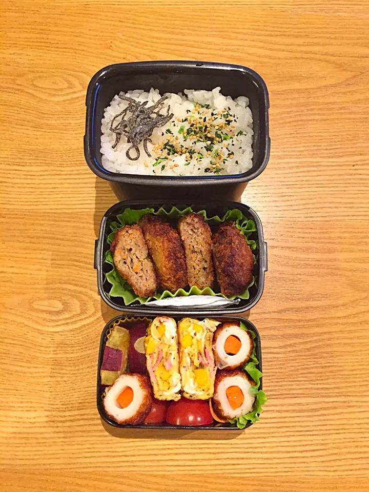 Snapdishの料理写真:メンチカツ＊弁当♪|hiromiさん