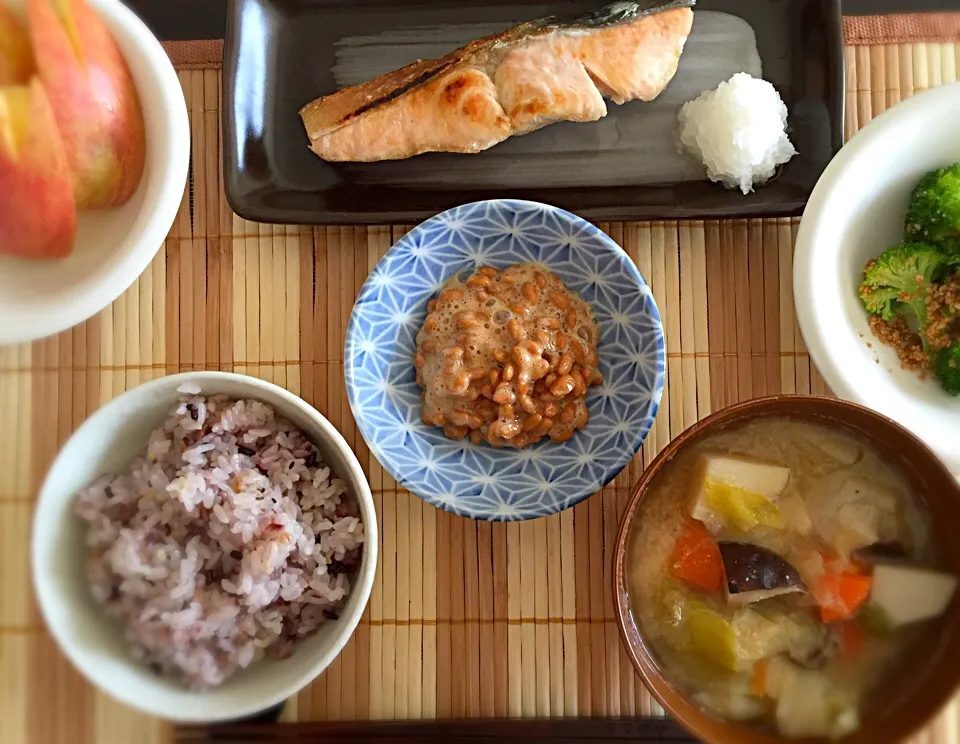 朝食◎ 鮭定食🐟|しょちちさん