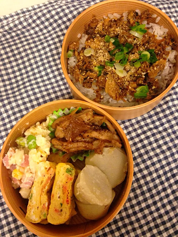 今日のお弁当。鯖そぼろ丼、網エビとネギの卵焼き、鶏せせりのガーリック炒め、小芋の煮っころがし、ポテサラ。|Junさん