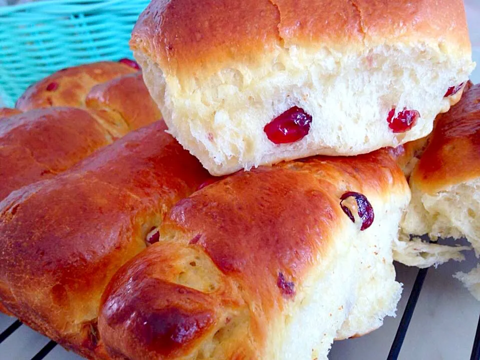 Snapdishの料理写真:Cranberries Cream Cheese Bread|Tari's Kitchenさん