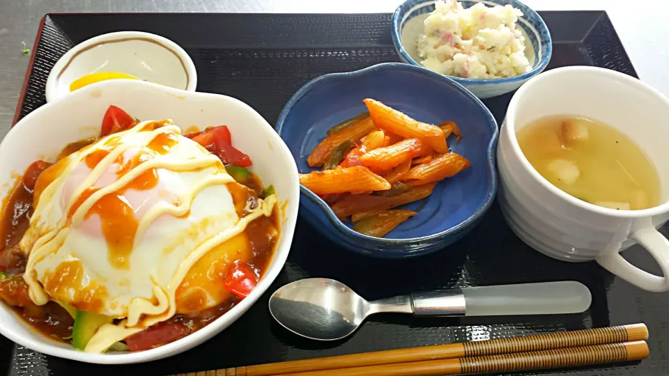 Snapdishの料理写真:本日のシルバーズランチ☀🍴
ロコモコ丼♯ペンネのケチャップ炒め♯ポテトサラダ♯コンソメスープ|KINAKOさん