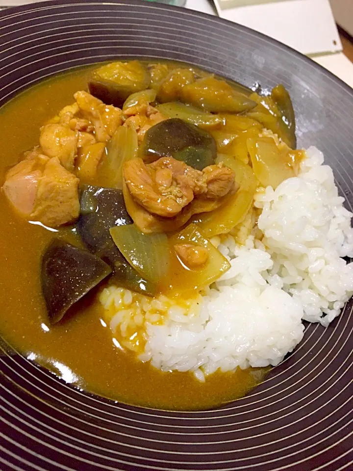 Snapdishの料理写真:なすとタマネギのタイ風チキンカレー|321ssayさん