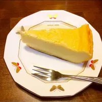 Snapdishの料理写真:ヨーグルトとホットケーキミックスで炊飯器で作るヘルシーなチーズケーキ