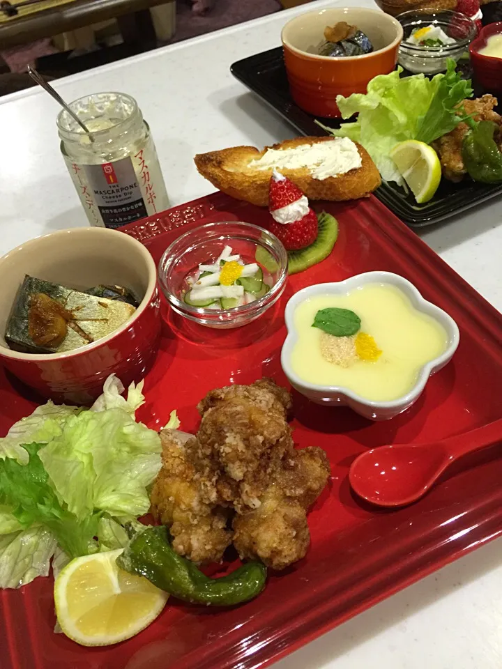 夕食    ワンプレート
鯖の煮付け     茶碗蒸し     唐揚げ      長芋の酢の物
なぜか、バケット|Kiyomiさん