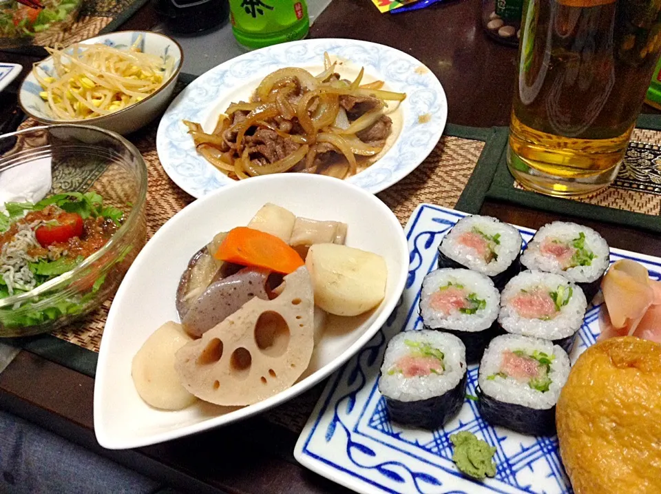 Snapdishの料理写真:がめ煮＆水菜のサラダ＆豆もやしのナムル＆牛肉のバタポン炒め＆ネギトロ巻きといなり寿司|まぐろさん