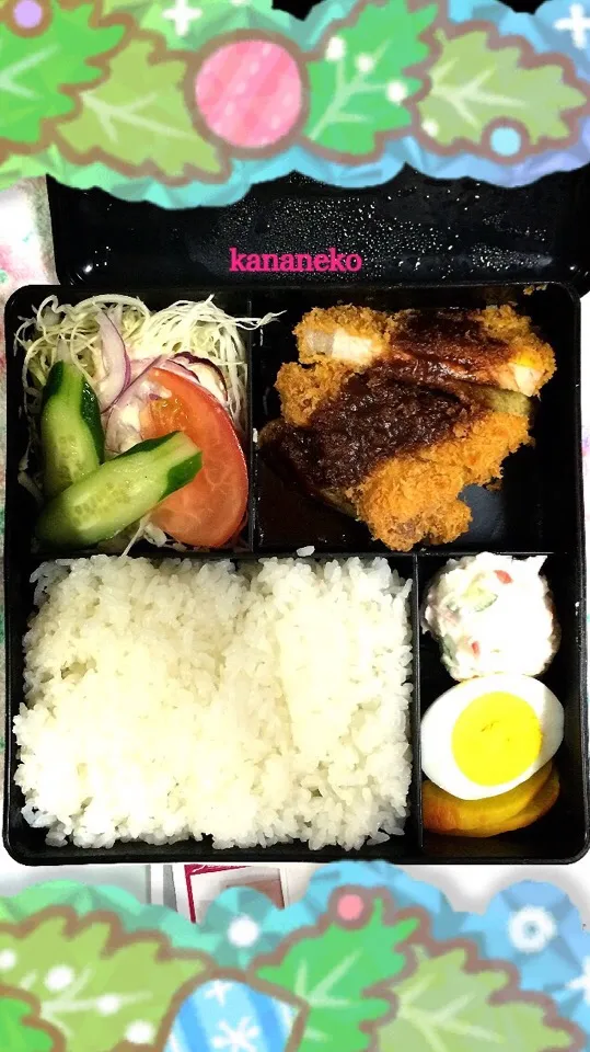 今夜の夕食！  出前で「とんかつ弁当」にしましたぁーo(^▽^)o
(2015.12.02,19:54)|かなさん