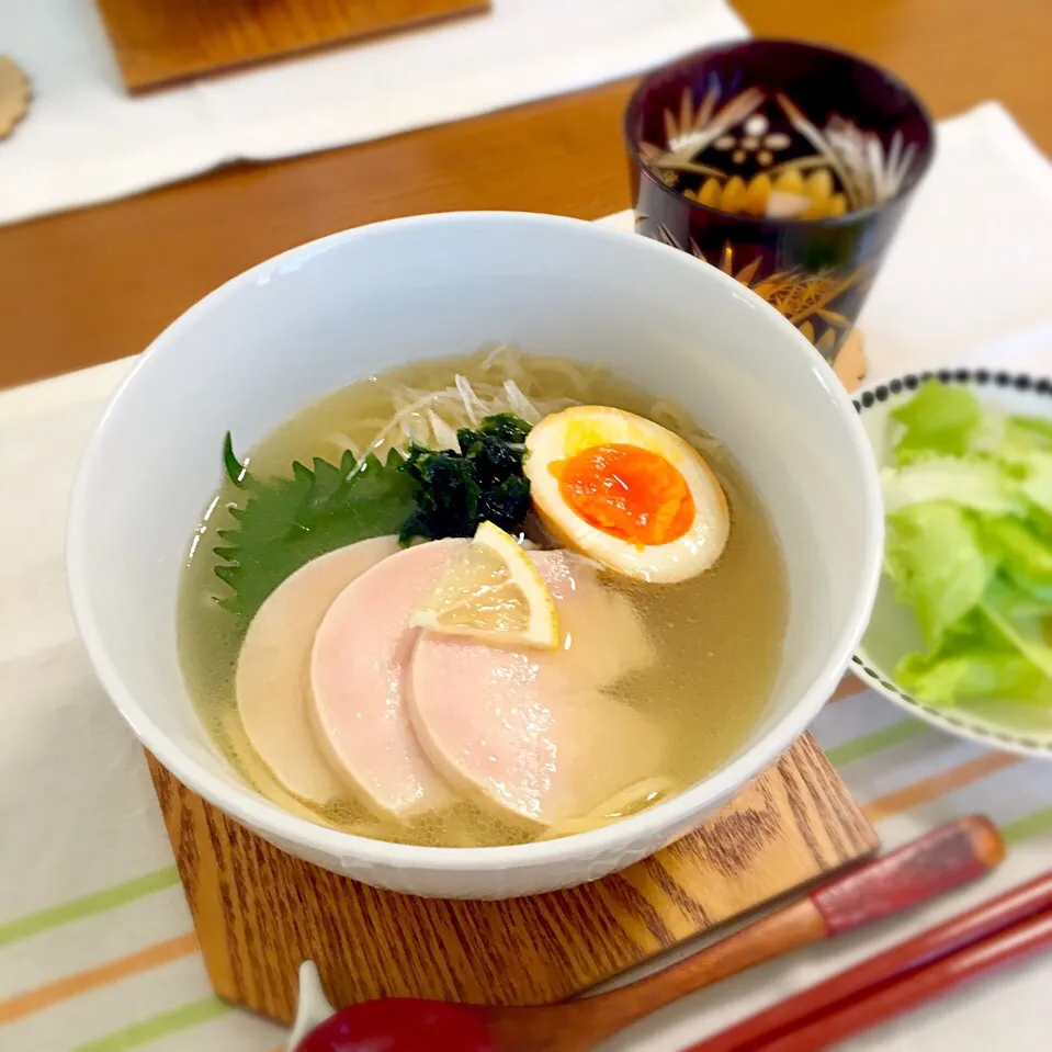 Snapdishの料理写真:自家製塩ラーメン  とりはむ乗せ|むぎママさん