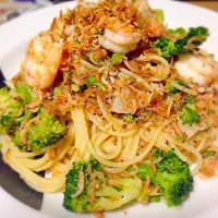 Shrimp and broccoli pasta. 
えびとブロッコリーのパスタ。|mrndさん