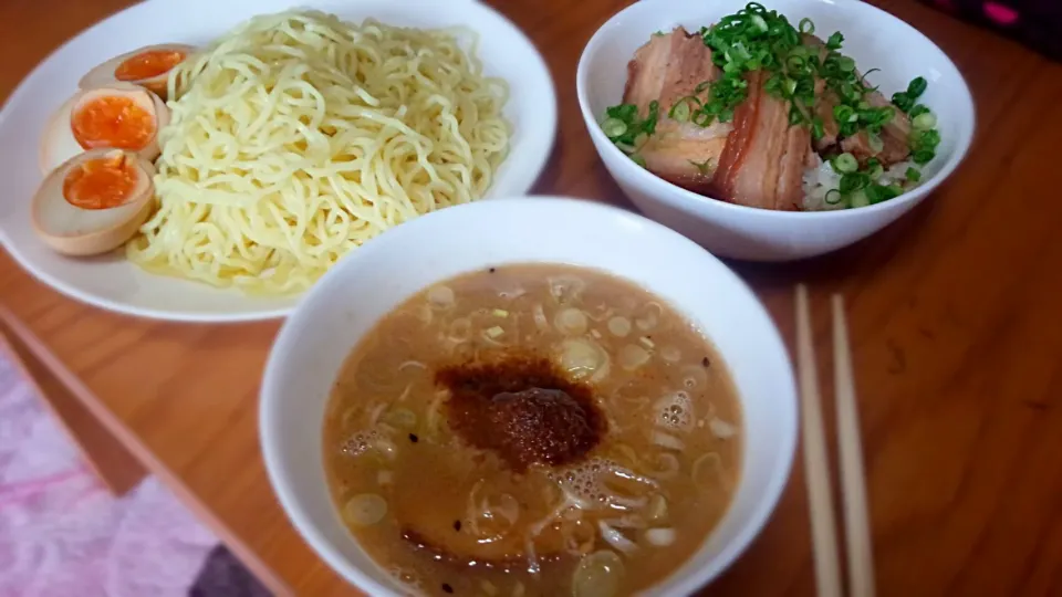 手作りつけ麺に手作りチャーシュー丼セット♪|しょうたさん