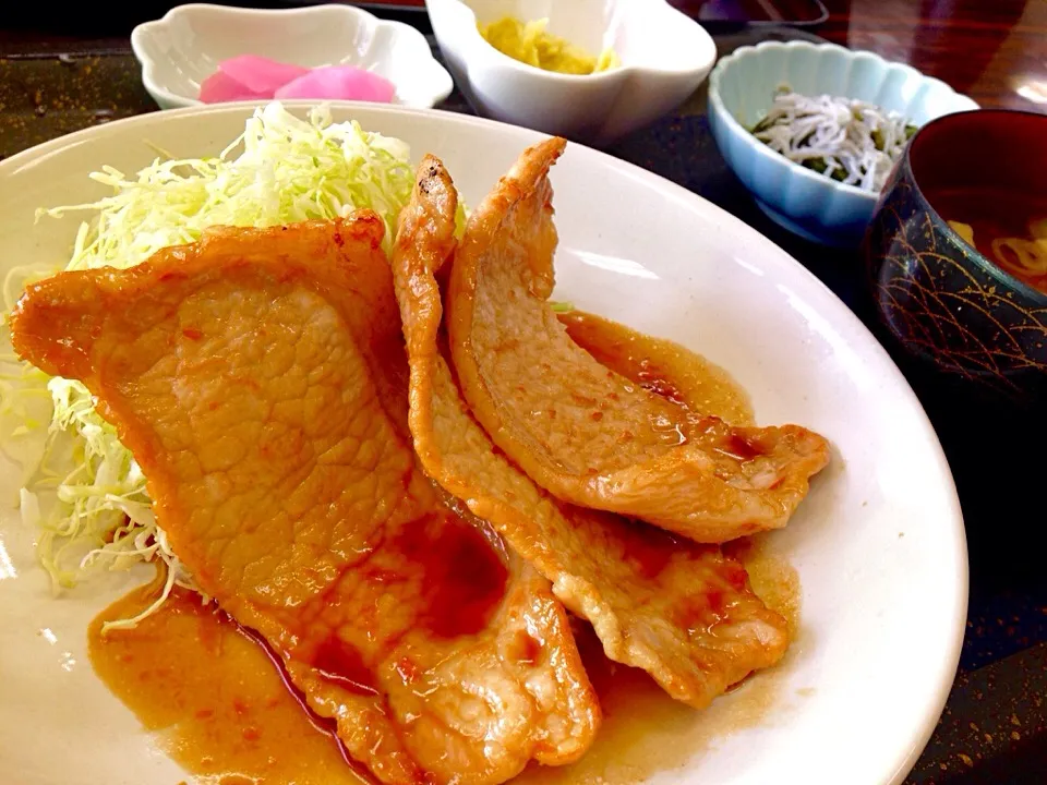 営業マンの昼ごはん 豚の生姜焼き定食|ぽんたさん