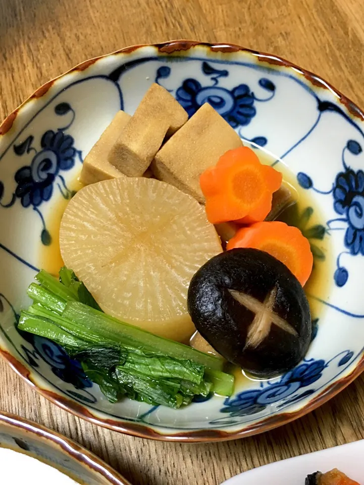 Snapdishの料理写真:煮物。ひとくち高野豆腐もプラス。|エイコさん