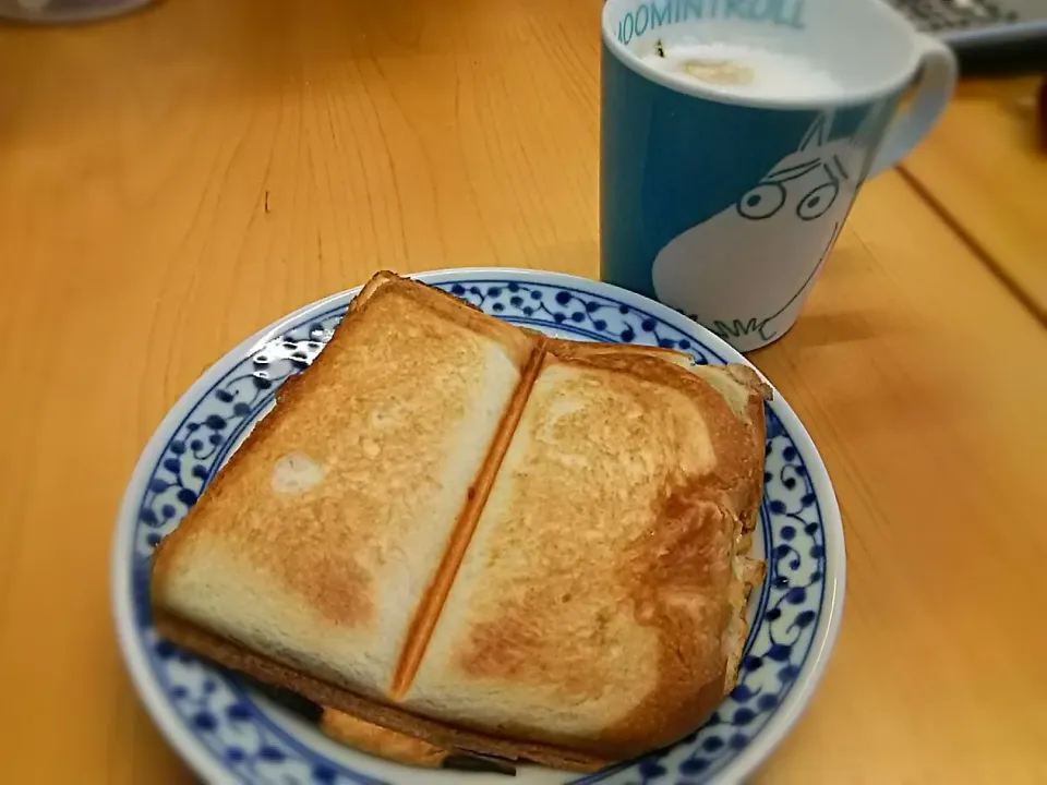 ホットサンドとカプチーノ|ぐんちゃんさん