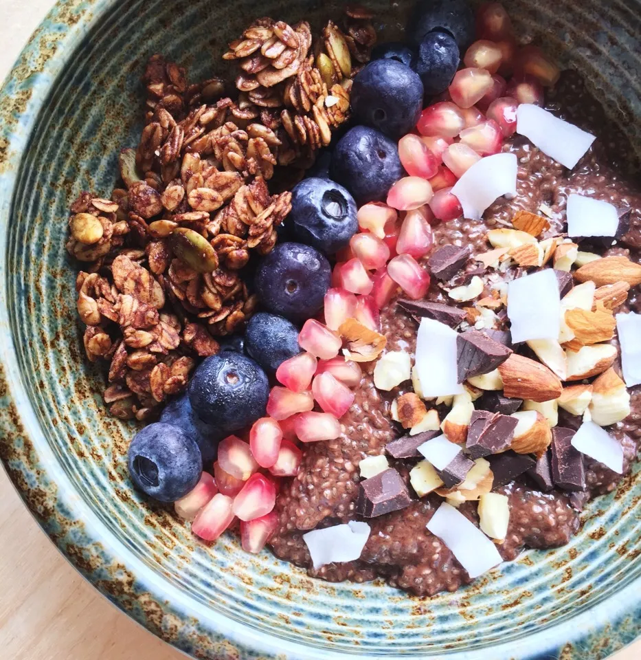 Chocolate chia pudding with chocolate granola, fruits, choc-nut topping|coxiella24さん